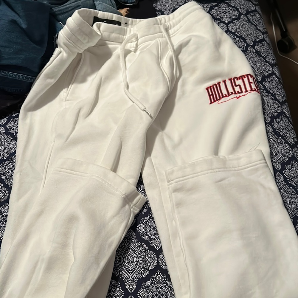 hollister white sweats